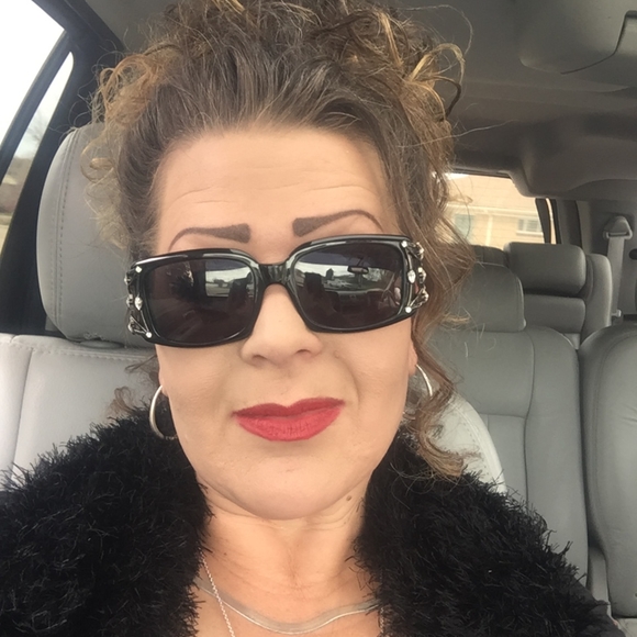 Meet your Posher, Valisa - Picture 2 of 14